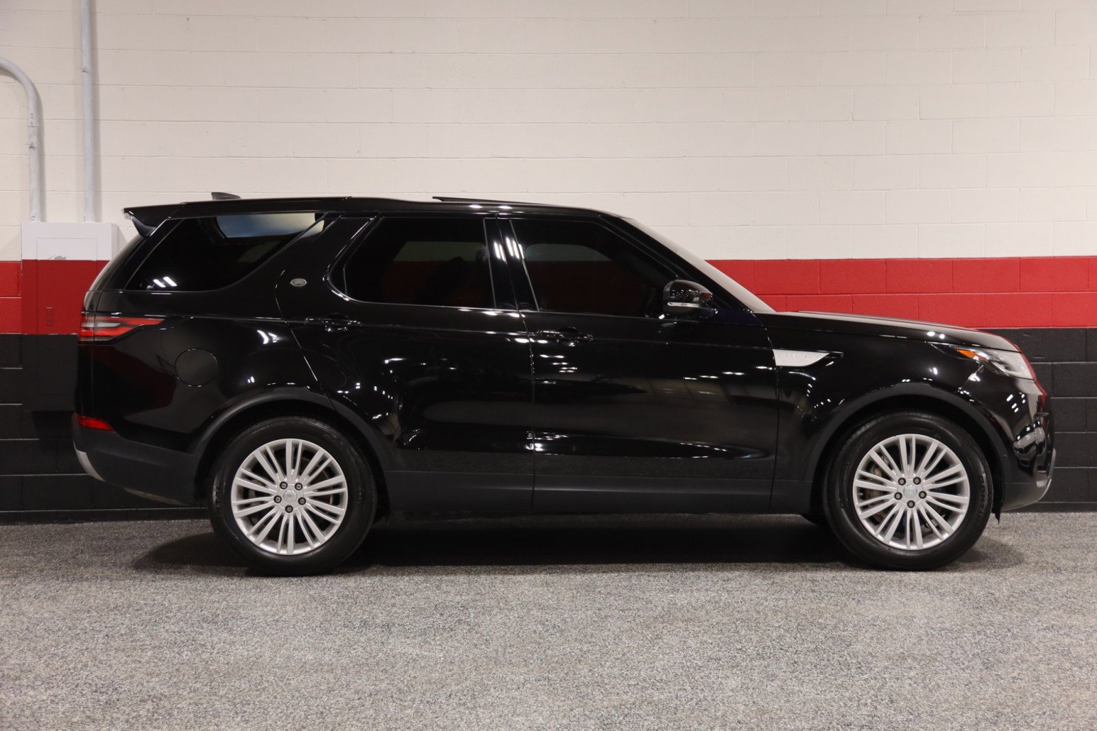 Used 2020 Land Rover Discovery HSE image 7