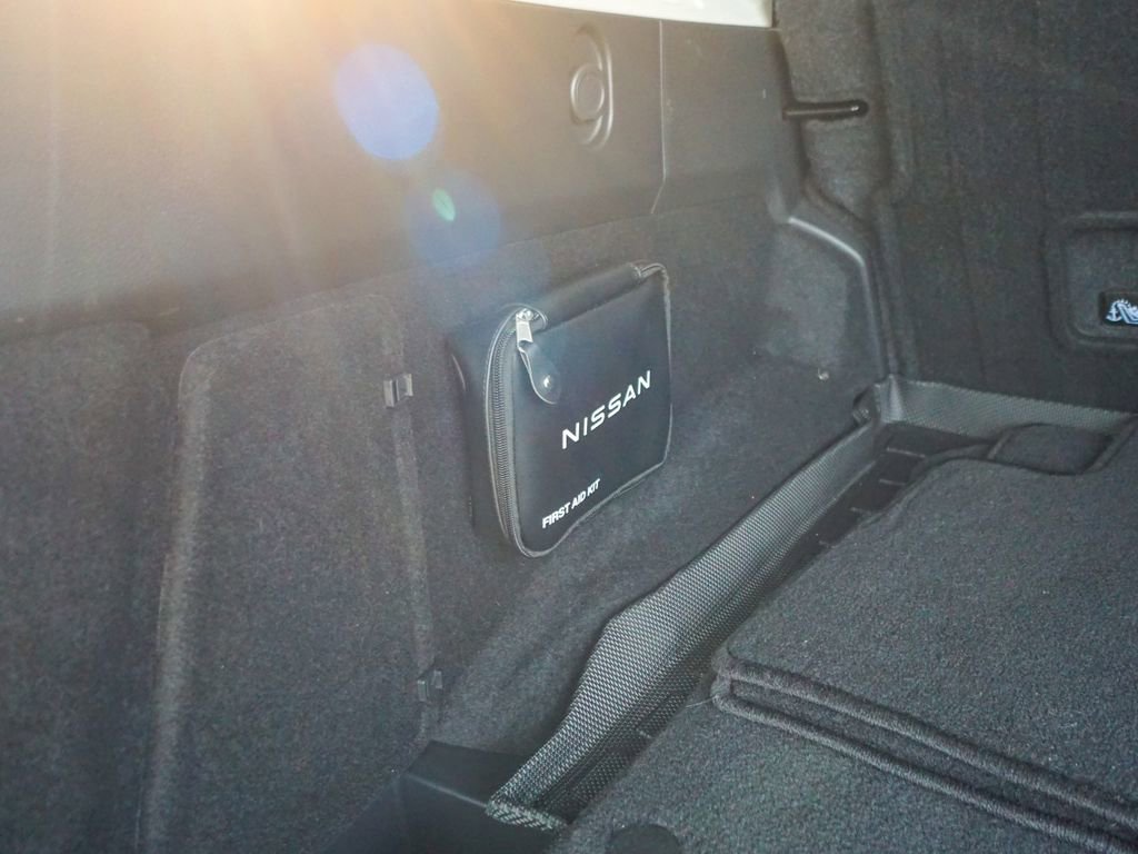 Used 2022 Nissan Rogue SV w/ SV Premium Package image 11