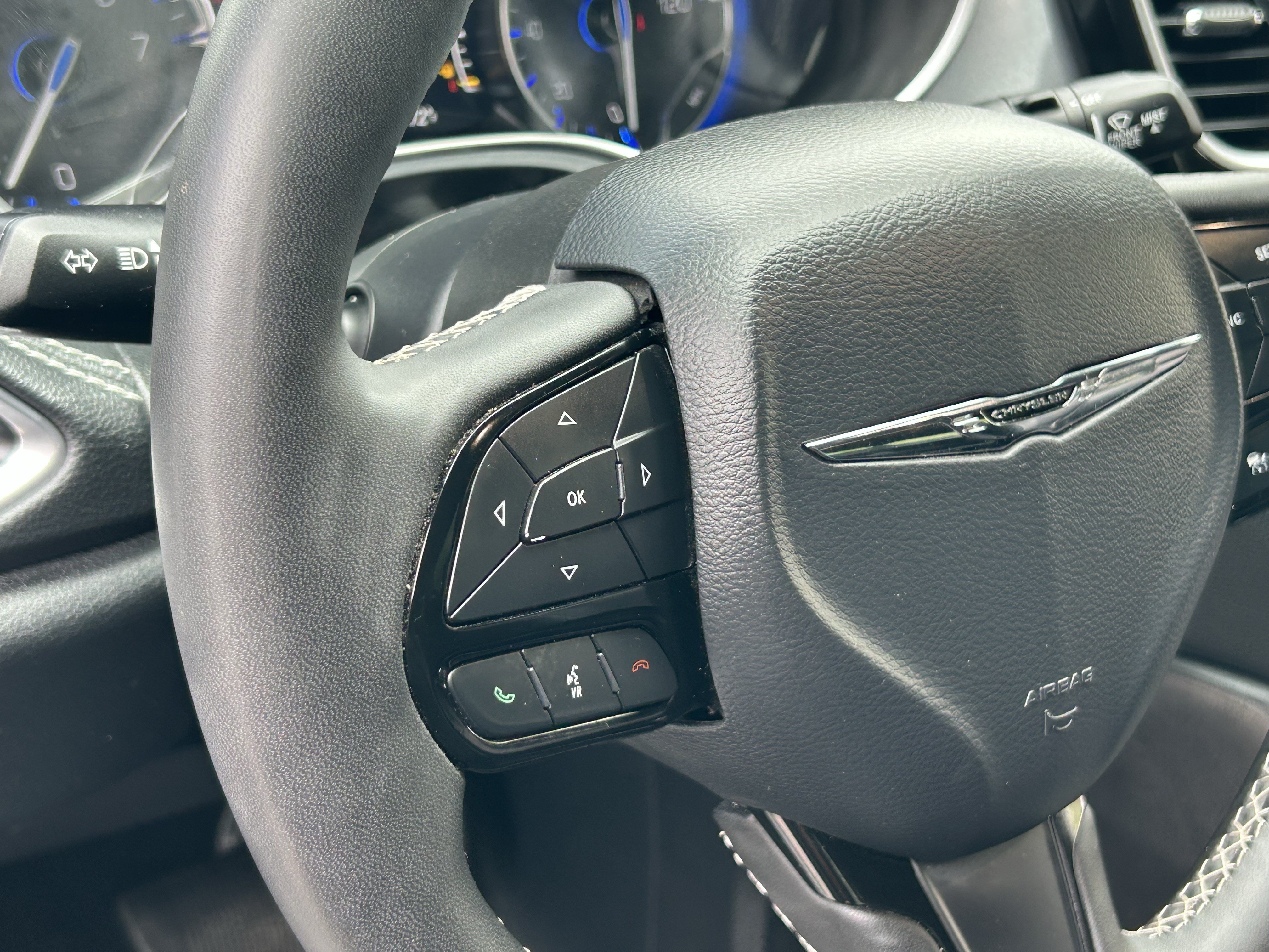 Used 2025 Chrysler Pacifica Limited FWD image 29