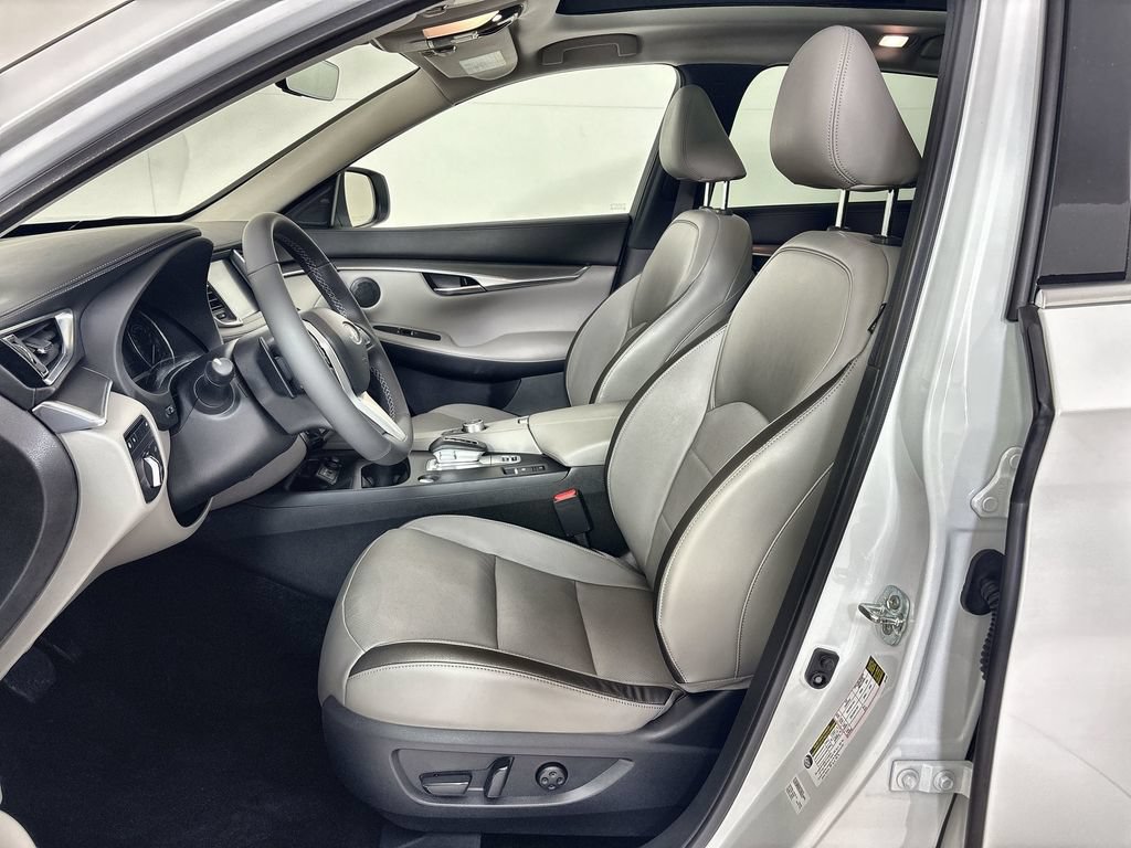 Used 2023 INFINITI QX50 Luxe AWD/4WD image 13