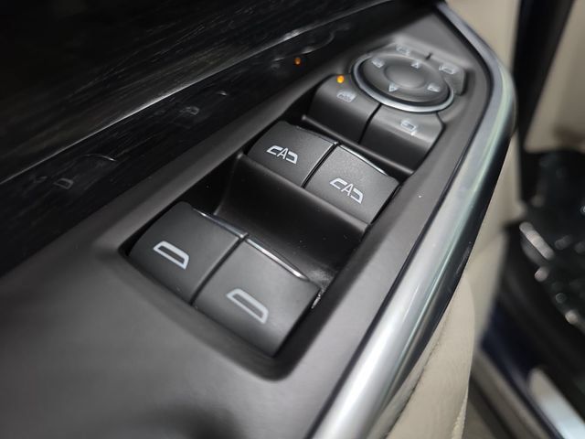 Used 2019 Cadillac XT4 Premium Luxury w/ Cold Weather Package AWD/4WD image 26