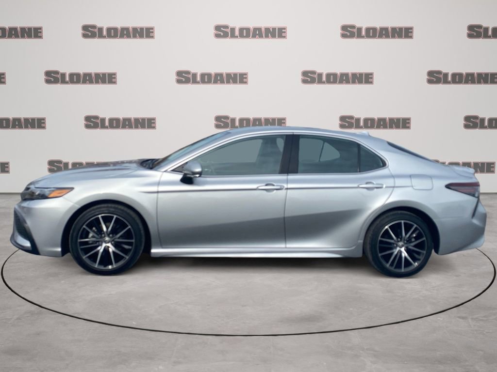 Used 2024 Toyota Camry SE image 2