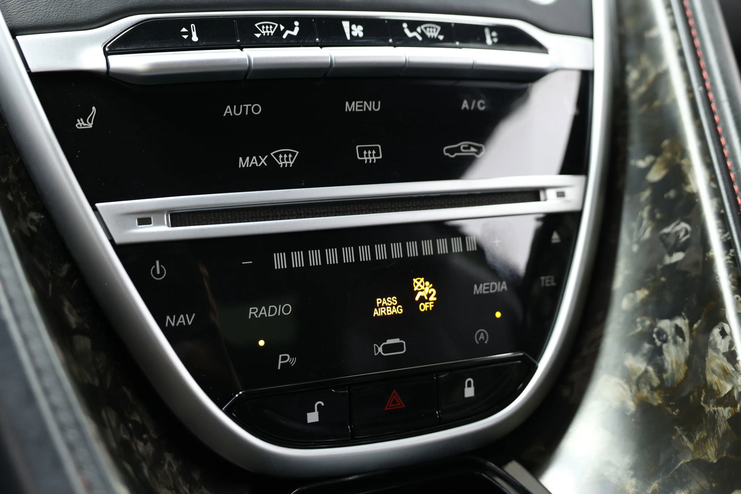 Used 2018 Aston Martin DB11 Coupe image 38