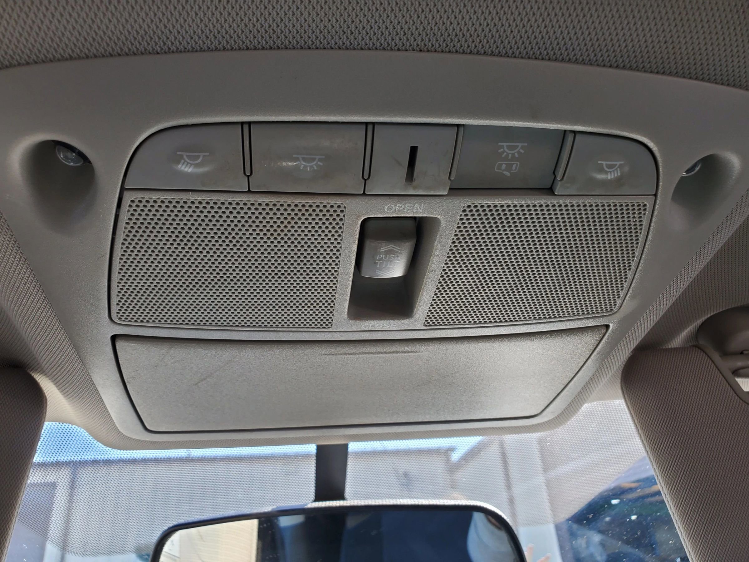 Used 2016 Nissan Rogue SV w/ SV Premium Package image 31