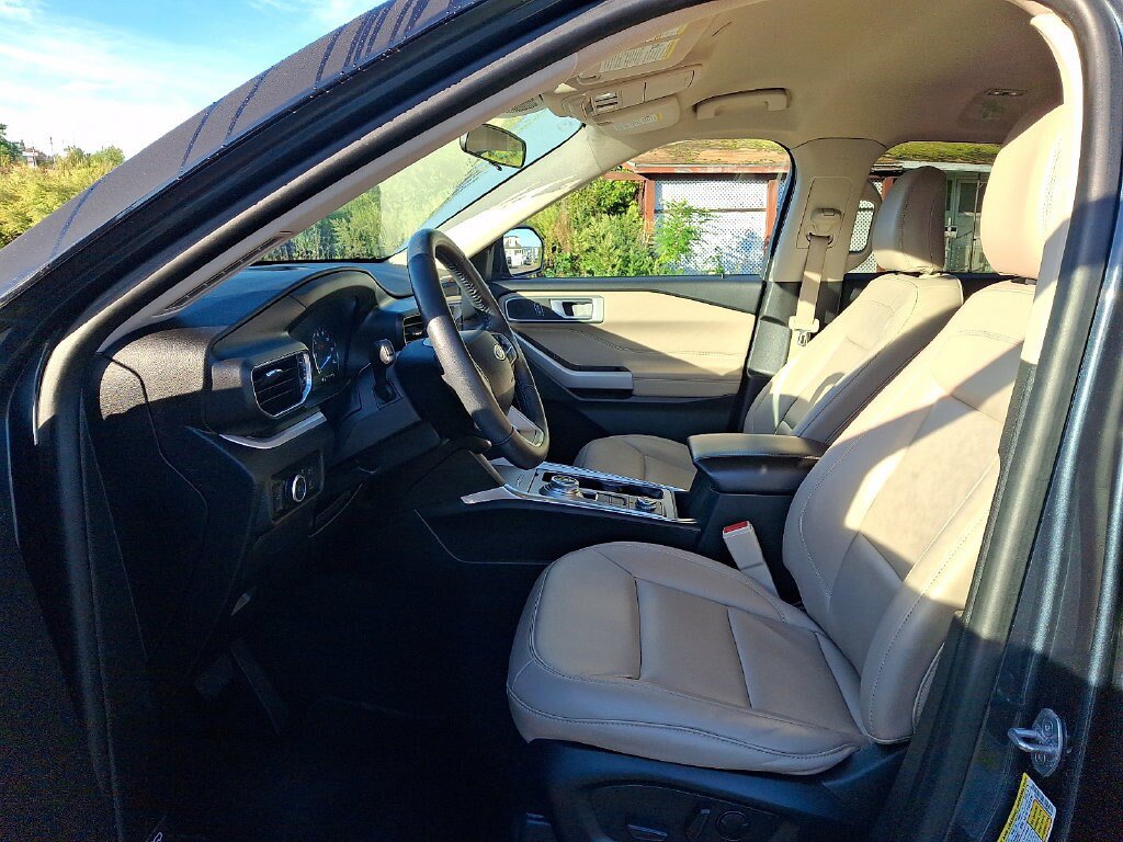 Certified 2023 Ford Explorer XLT w/ Equipment Group 202A AWD/4WD image 13