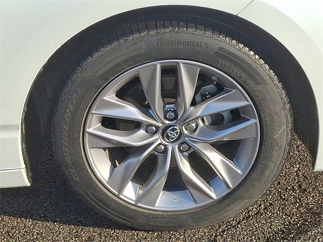 Used 2019 Toyota Avalon XLE w/ Moonroof Package image 8