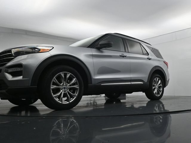 Certified 2022 Ford Explorer XLT w/ Equipment Group 202A AWD/4WD image 34