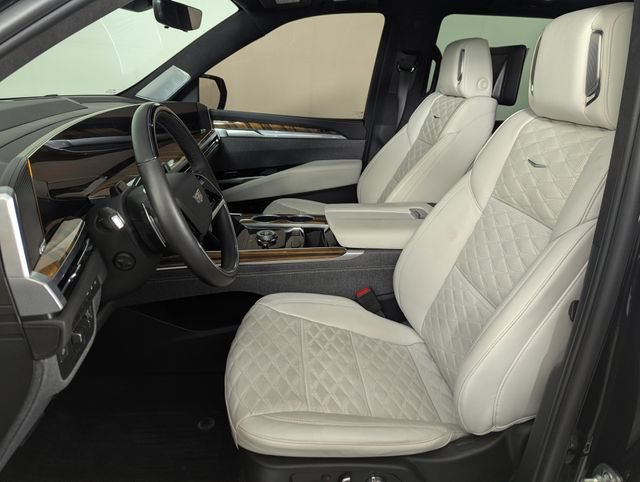 Used 2025 Cadillac Escalade Sport Platinum w/ LPO, Floor Liner Package AWD/4WD image 10