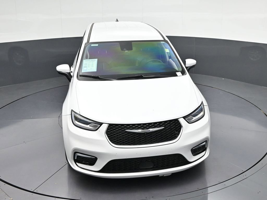 Used 2023 Chrysler Pacifica Touring-L FWD image 27