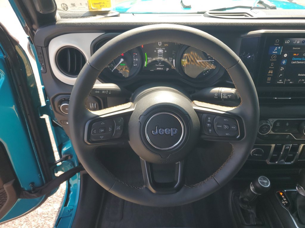 Used 2024 Jeep Wrangler Unlimited w/ Convenience Group AWD/4WD image 10