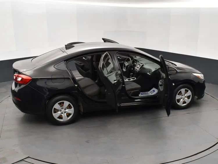Used 2018 Chevrolet Cruze LS image 6