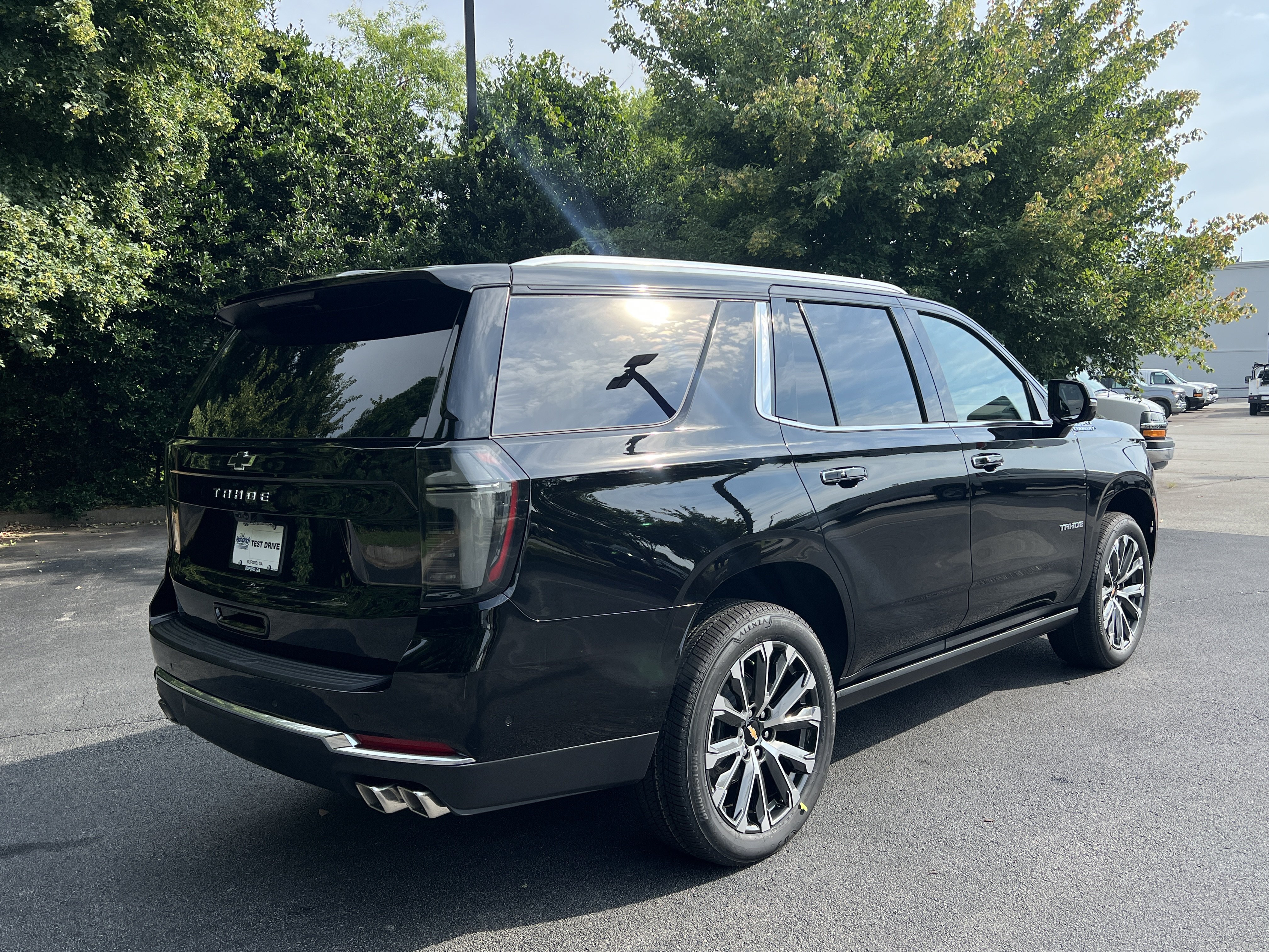 New 2026 Chevrolet Tahoe High Country w/ LPO, Get Active Package AWD/4WD image 9