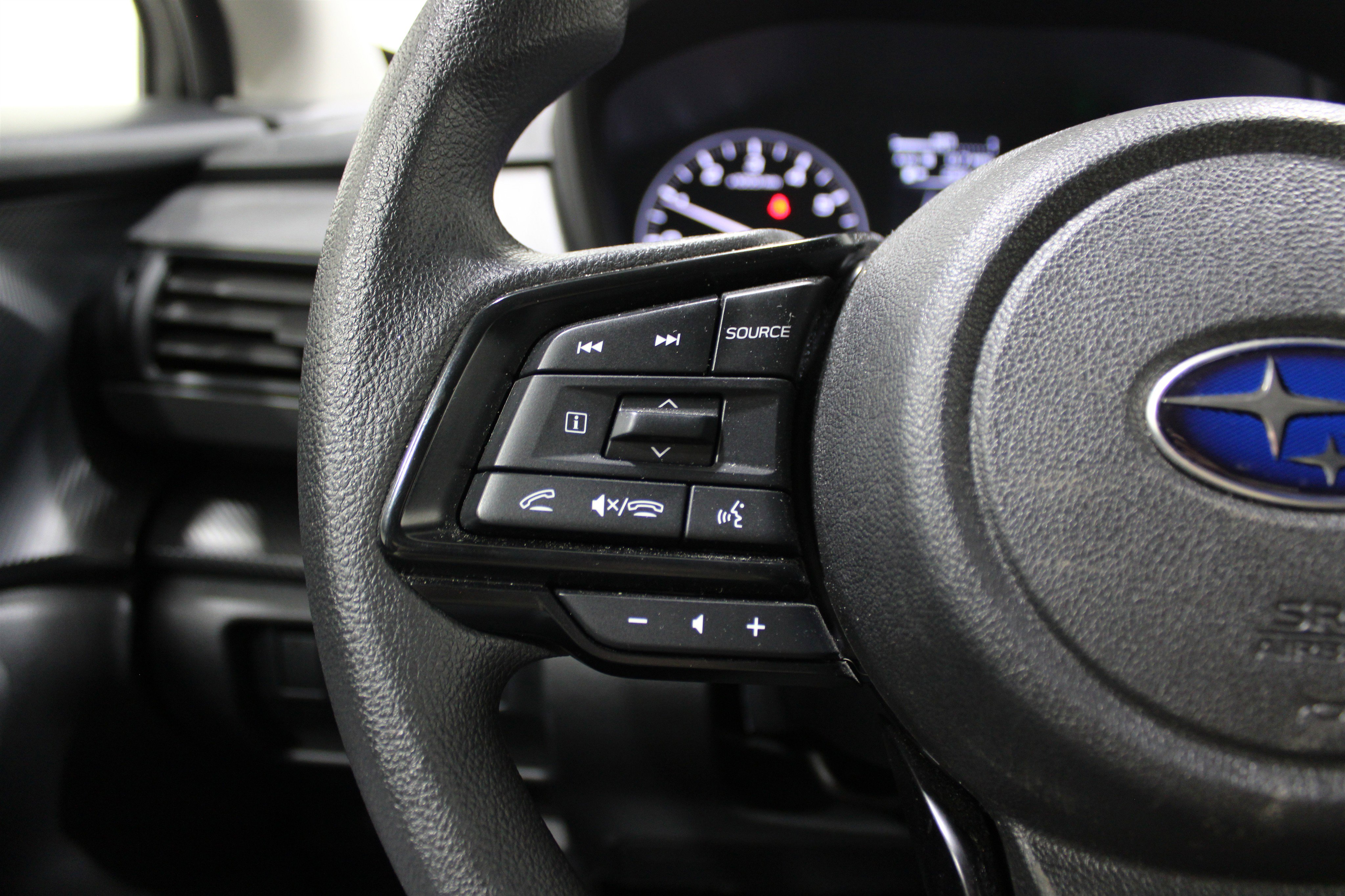 Used 2025 Subaru Crosstrek 2.0i Premium image 10