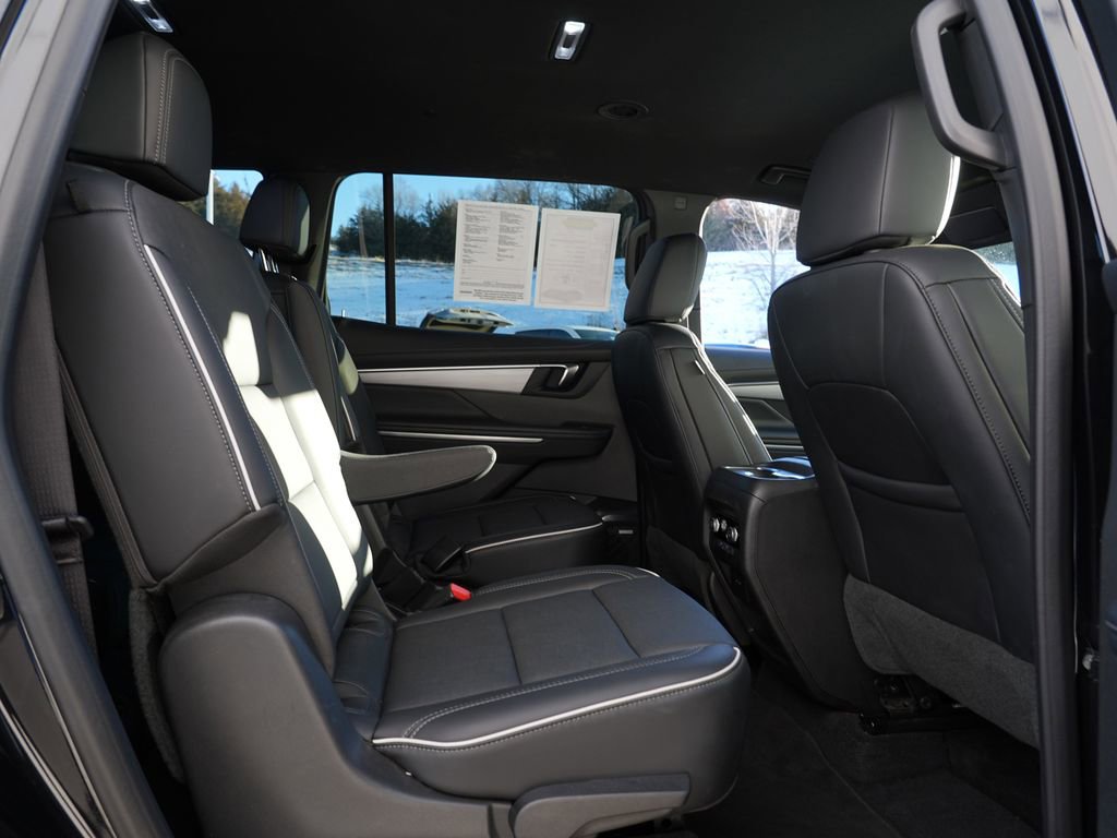 Used 2025 Buick Enclave Preferred AWD/4WD image 29