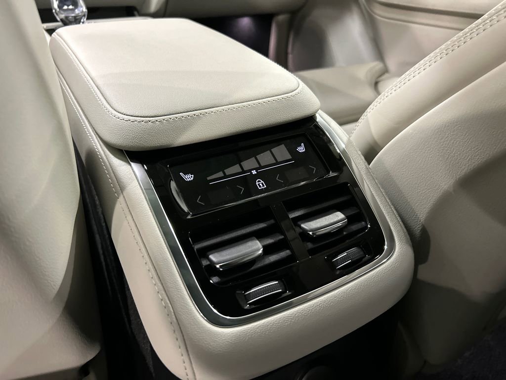 Certified 2025 Volvo XC90 T8 Ultra AWD/4WD image 25