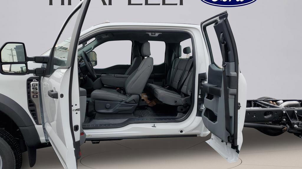 New 2026 Ford F550 4x4 SuperCab Super Duty w/ Snow Plow Prep Package image 12