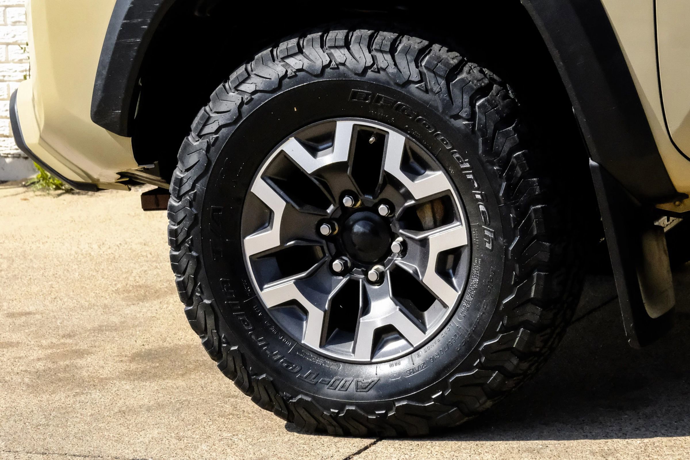 Used 2017 Toyota Tacoma TRD Off-Road image 46