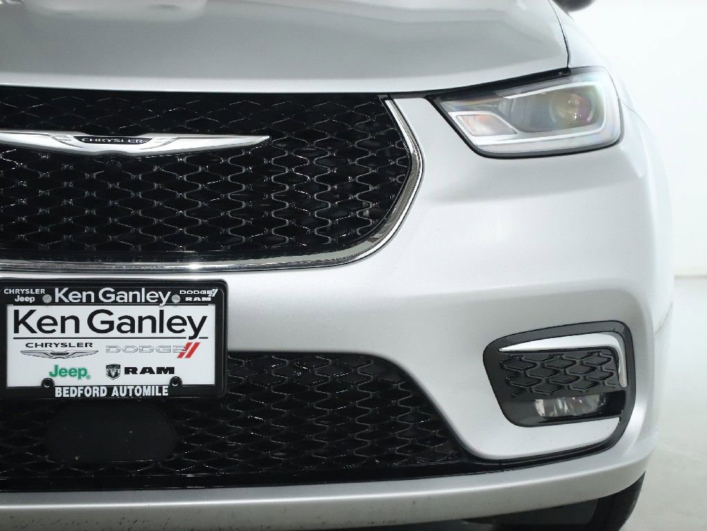 Used 2024 Chrysler Pacifica Touring-L image 7