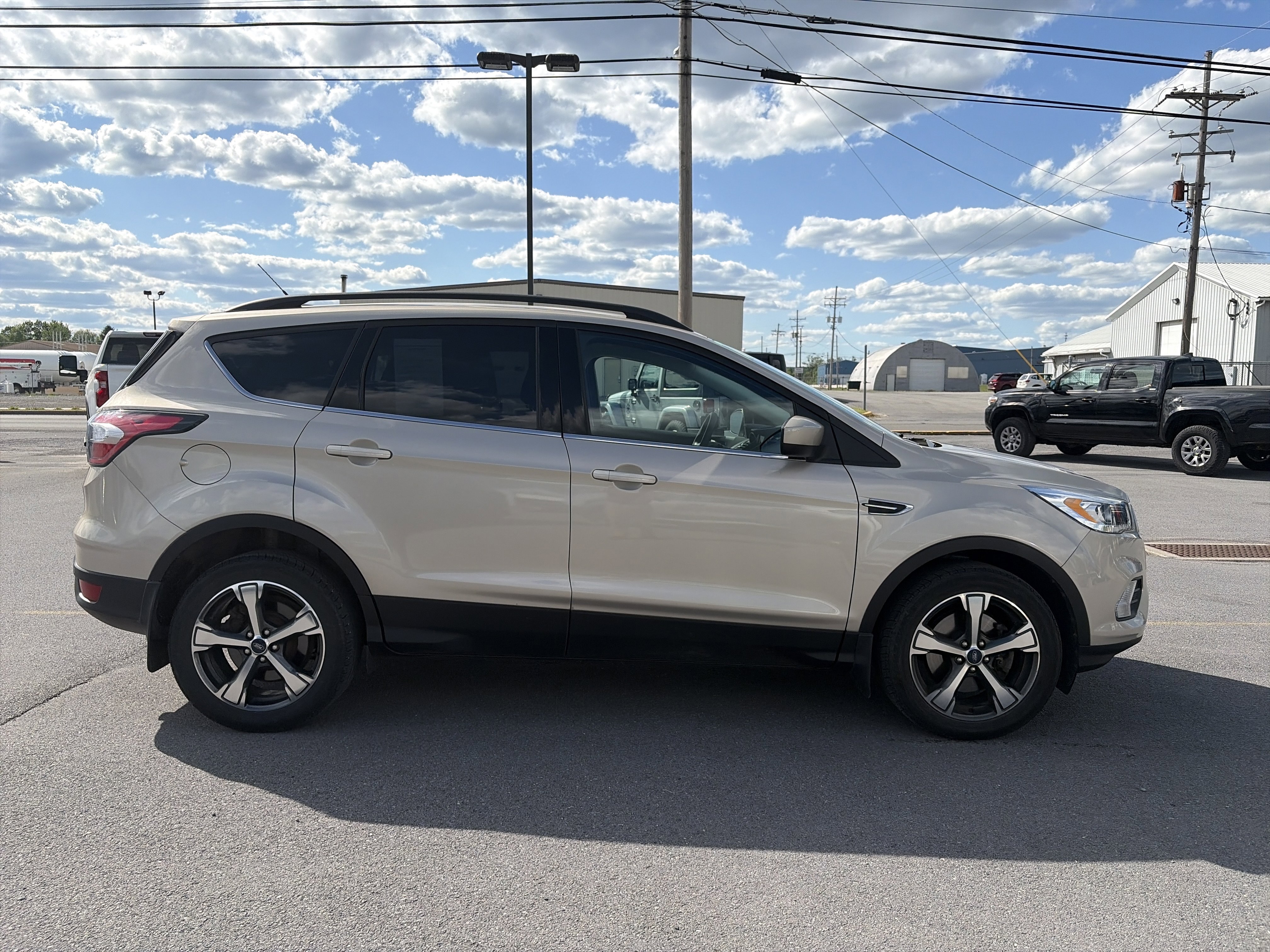 Used 2017 Ford Escape SE w/ Equipment Group 201A AWD/4WD video 2