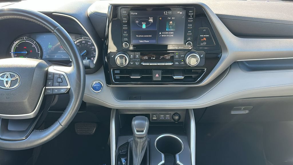 Used 2022 Toyota Highlander XLE AWD/4WD image 12