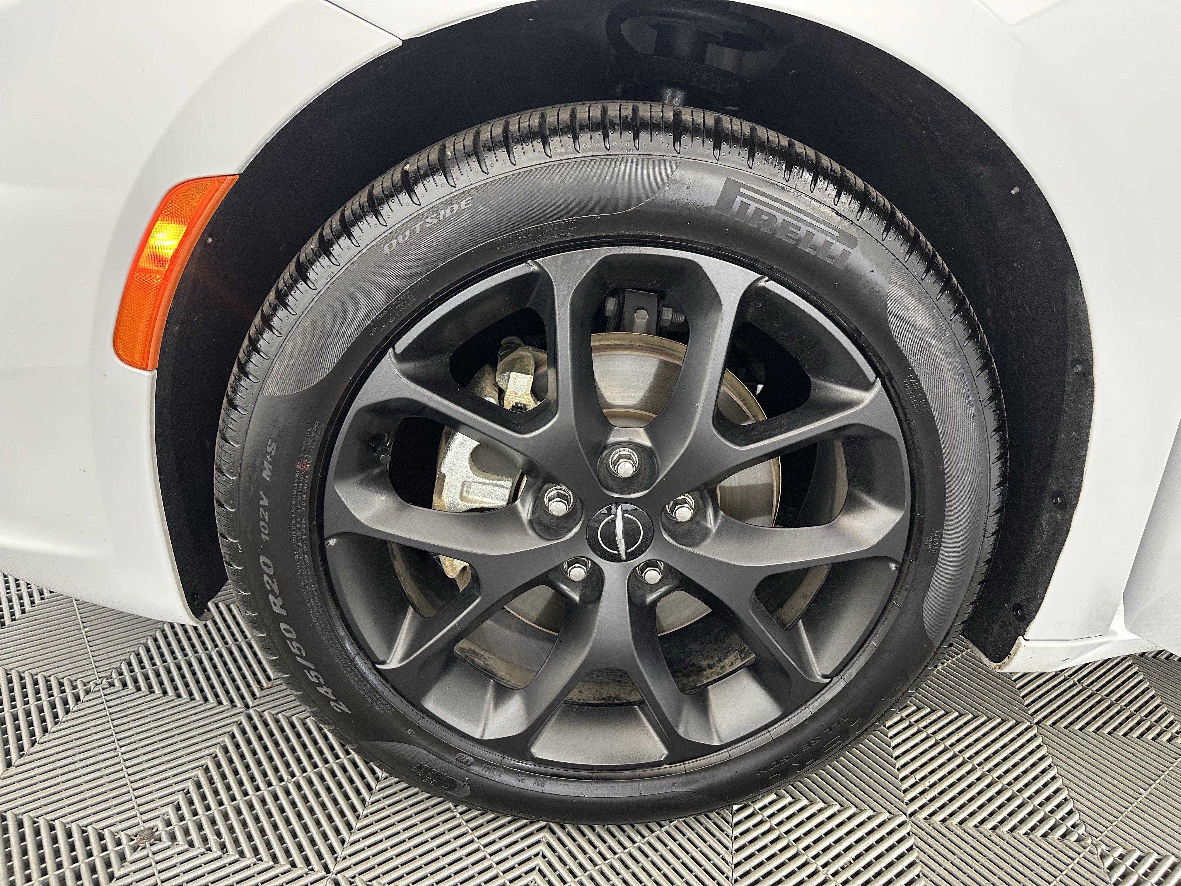 Used 2025 Chrysler Pacifica Limited image 14