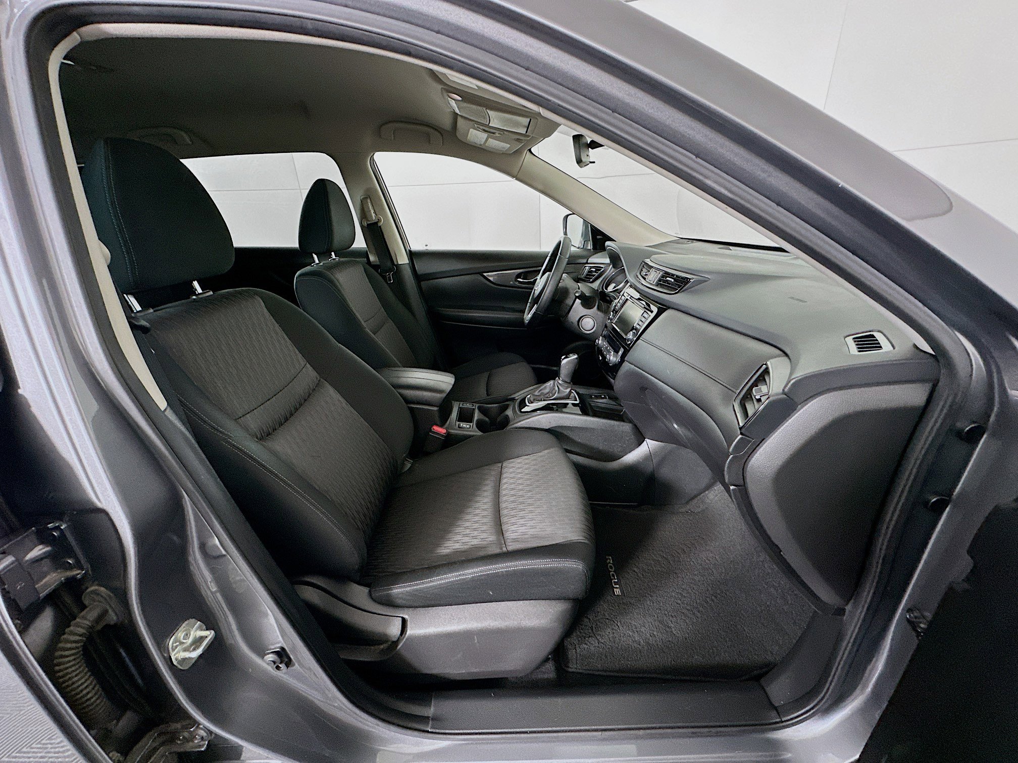 Used 2020 Nissan Rogue SV w/ Premium Package image 31