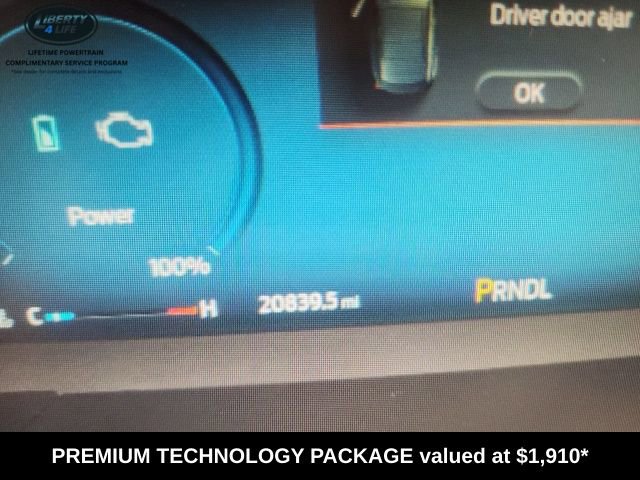 Used 2025 Ford Escape ST-Line Elite w/ Premium Technology Package image 2