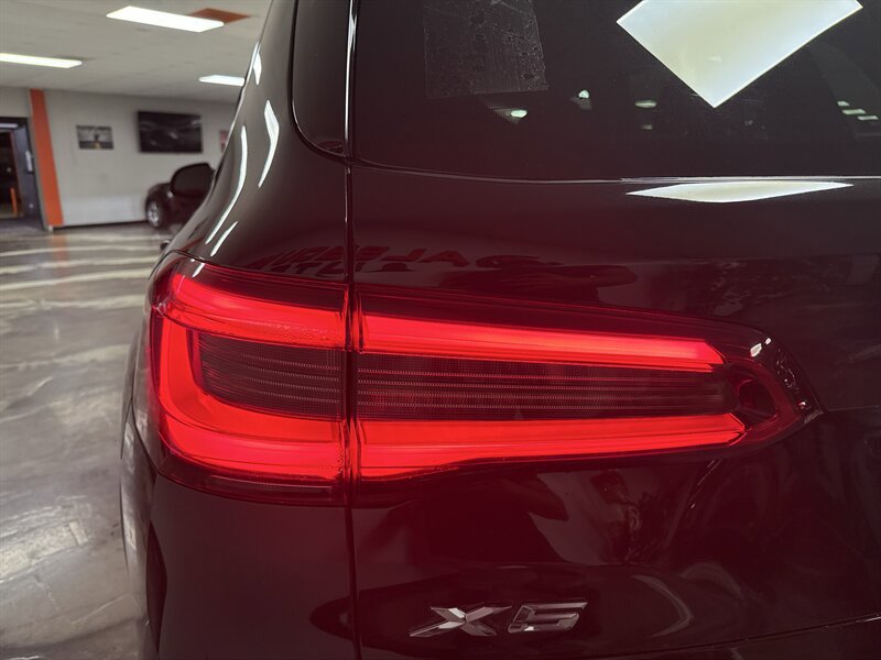 Used 2019 BMW X5 xDrive40i w/ Premium Package 2 AWD/4WD image 6