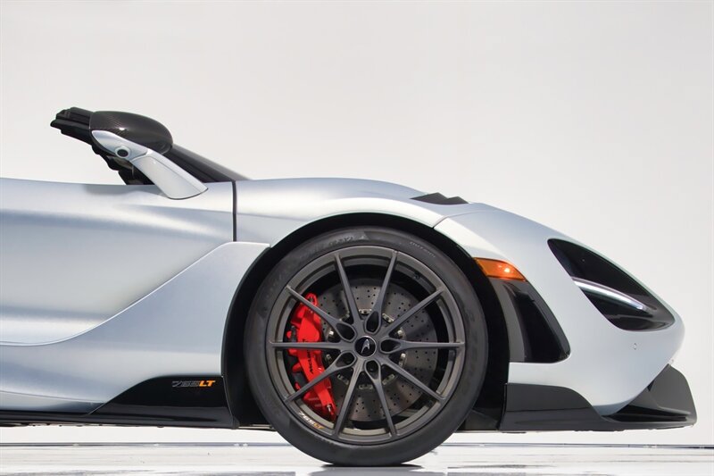 Used 2022 McLaren 765LT RWD image 17
