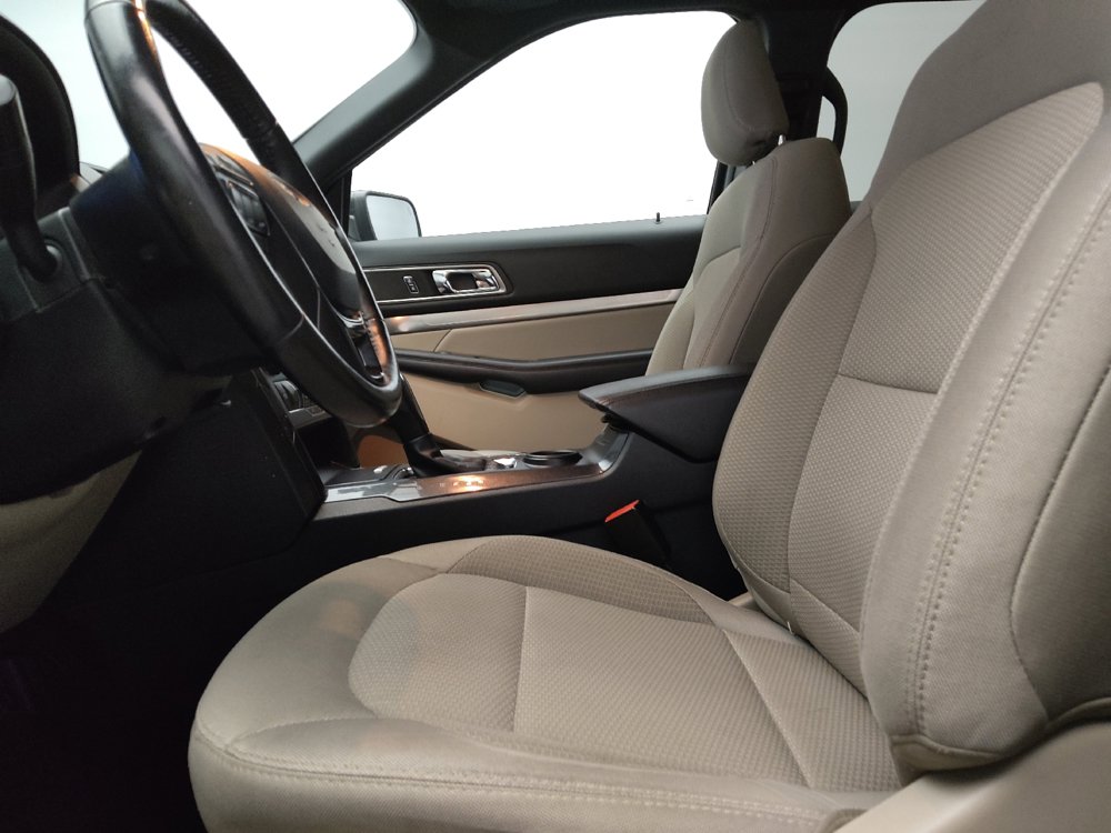 Used 2019 Ford Explorer XLT w/ Equipment Group 201A FWD image 17