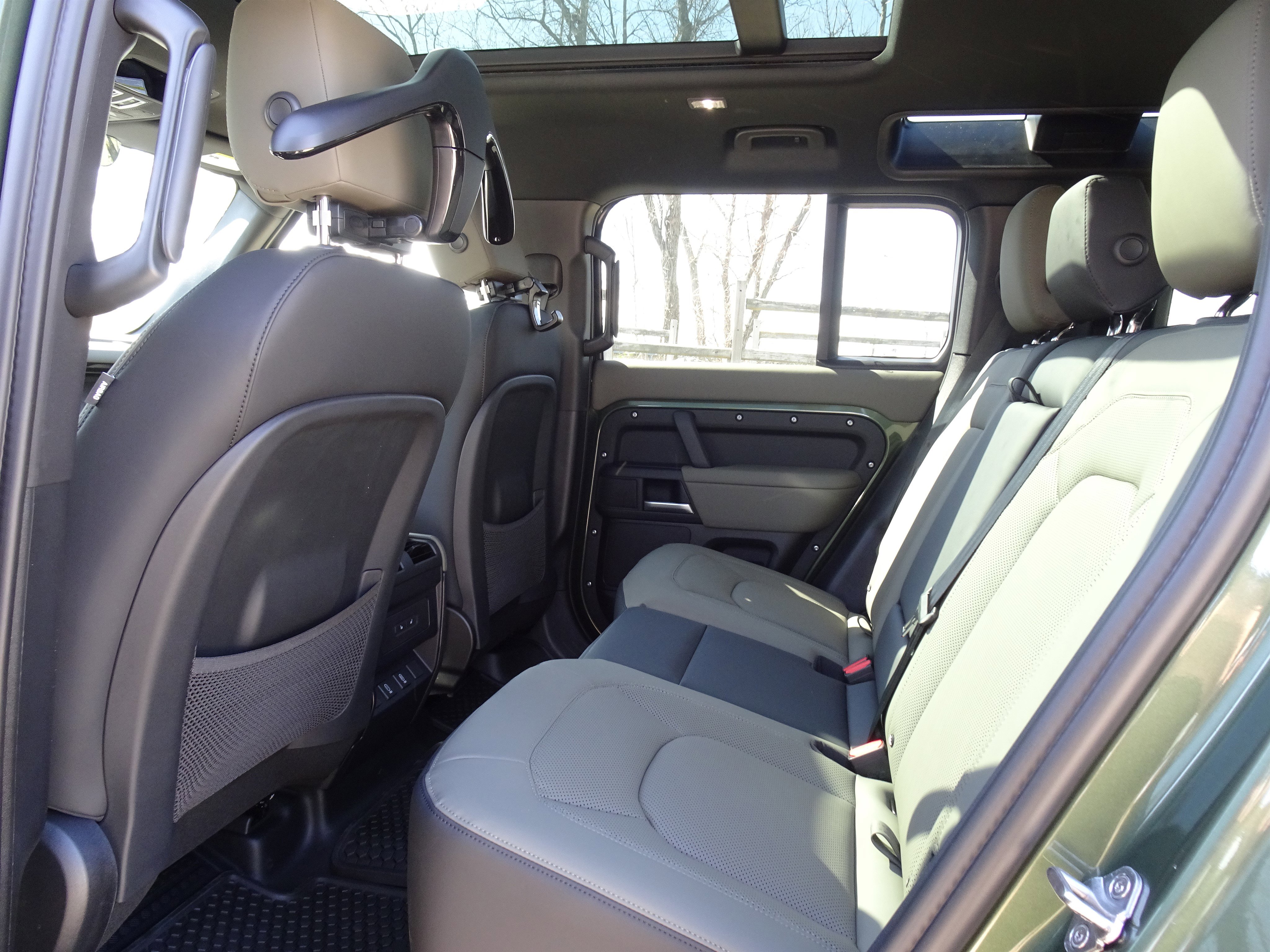 New 2026 Land Rover Defender 110 X-Dynamic SE AWD/4WD image 21