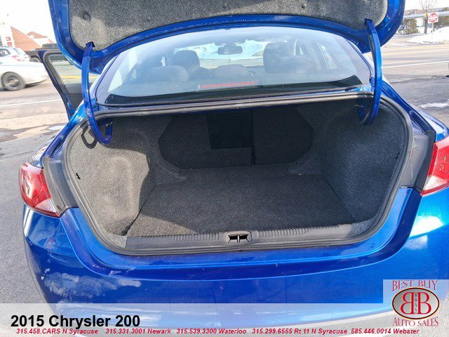 Used 2015 Chrysler 200 Limited w/ Convenience Group image 13