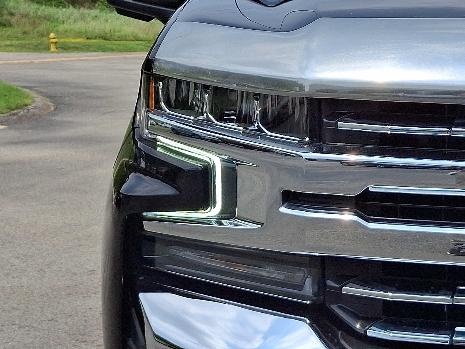 Used 2021 Chevrolet Silverado 1500 LTZ w/ LTZ Premium Package AWD/4WD image 9