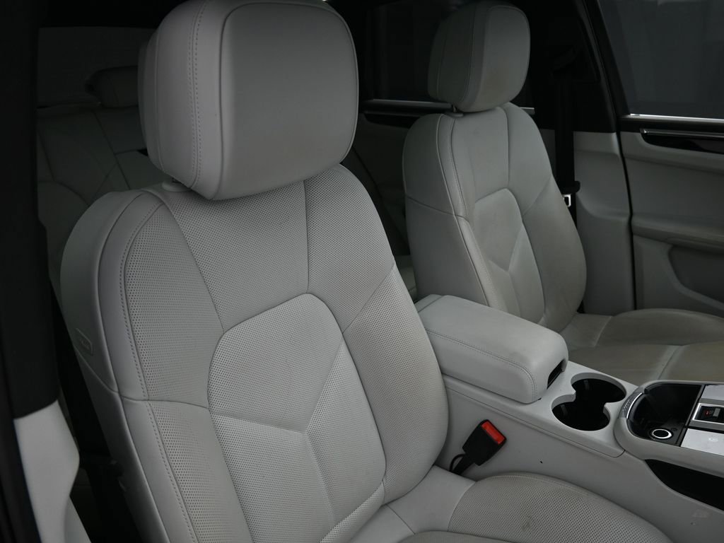 Certified 2022 Porsche Macan S image 30