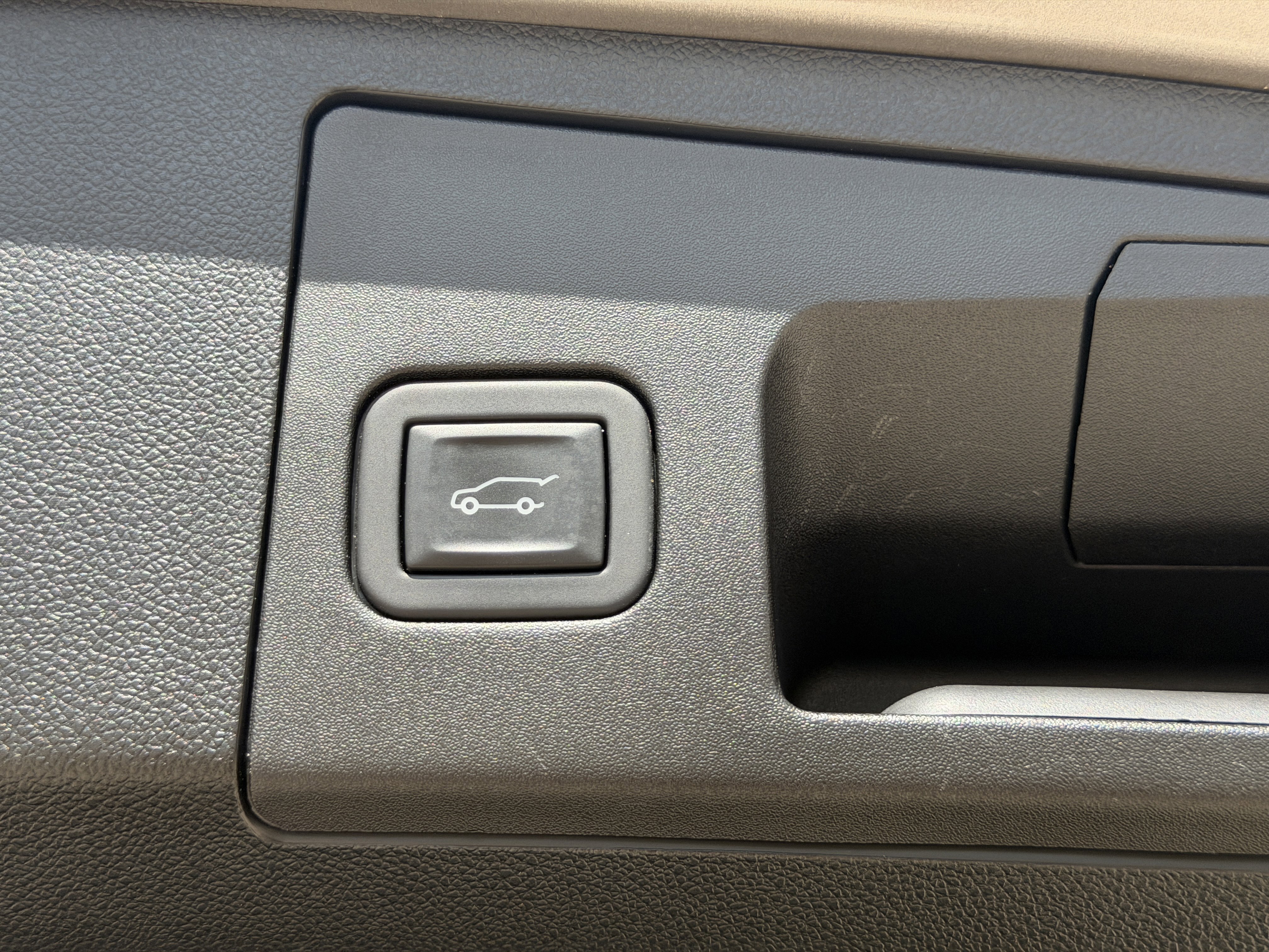 Certified 2023 Cadillac XT4 Premium Luxury w/ Enhanced Visibility Package image 11