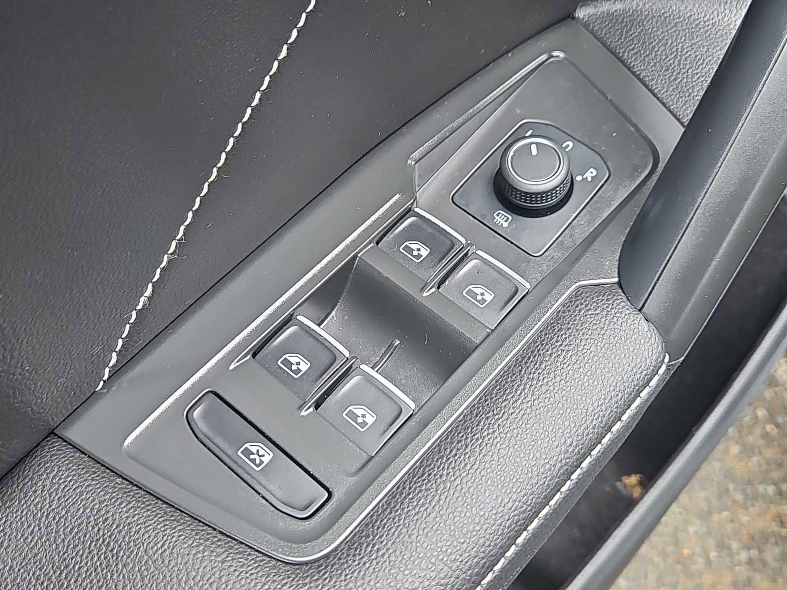 Used 2024 Volkswagen Tiguan SE R-Line image 27