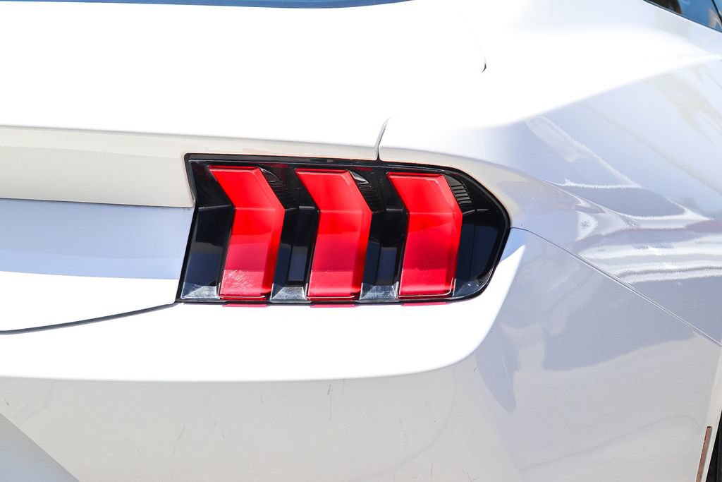 Used 2025 Ford Mustang Coupe RWD image 9