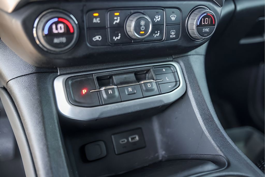 Used 2023 GMC Acadia SLE w/ Driver Convenience Package FWD image 22