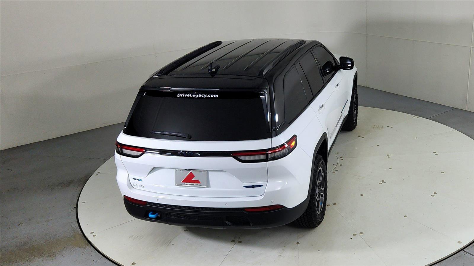 Used 2024 Jeep Grand Cherokee Trailhawk w/ Luxury Tech Group III image 47