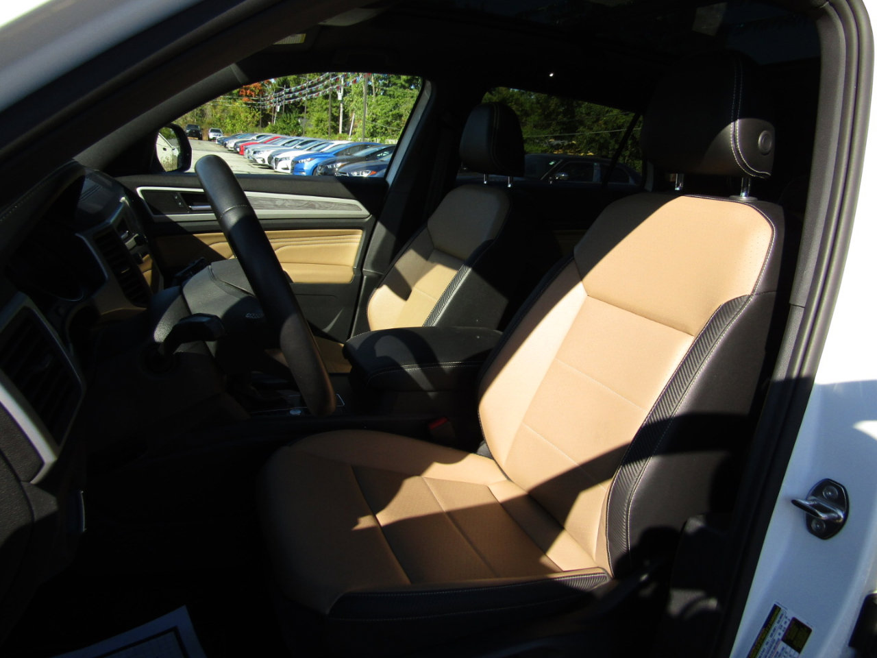 Used 2021 Volkswagen Atlas Cross Sport SE w/ Panoramic Sunroof Package image 19