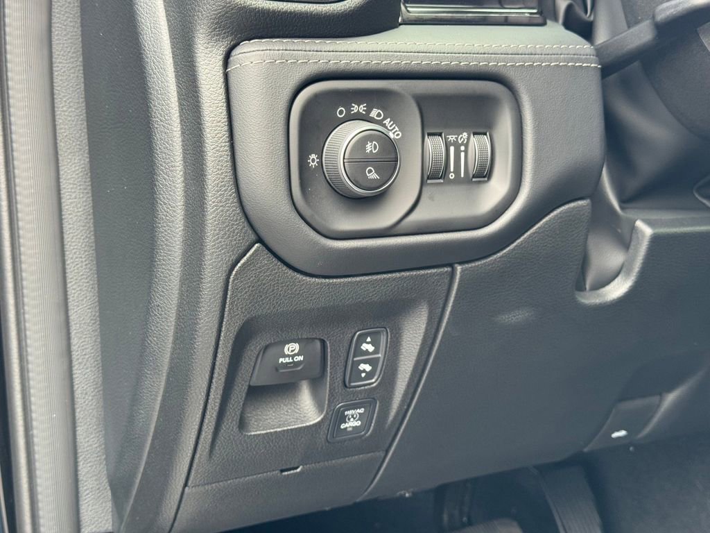 Used 2026 RAM 1500 Limited AWD/4WD image 16
