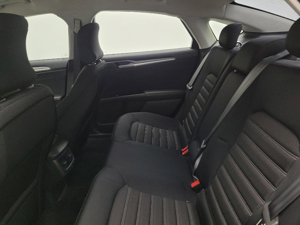 Used 2015 Ford Fusion SE image 18