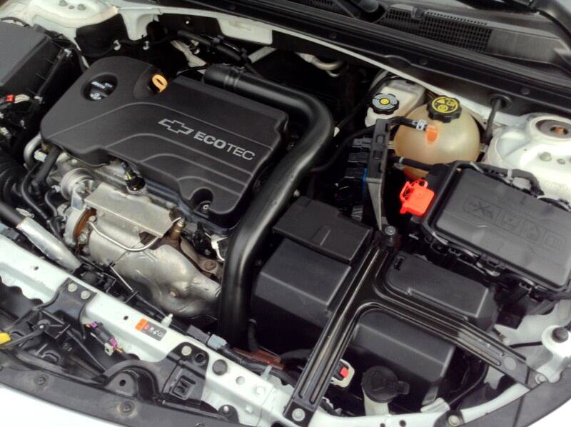 Used 2017 Chevrolet Malibu LT image 18