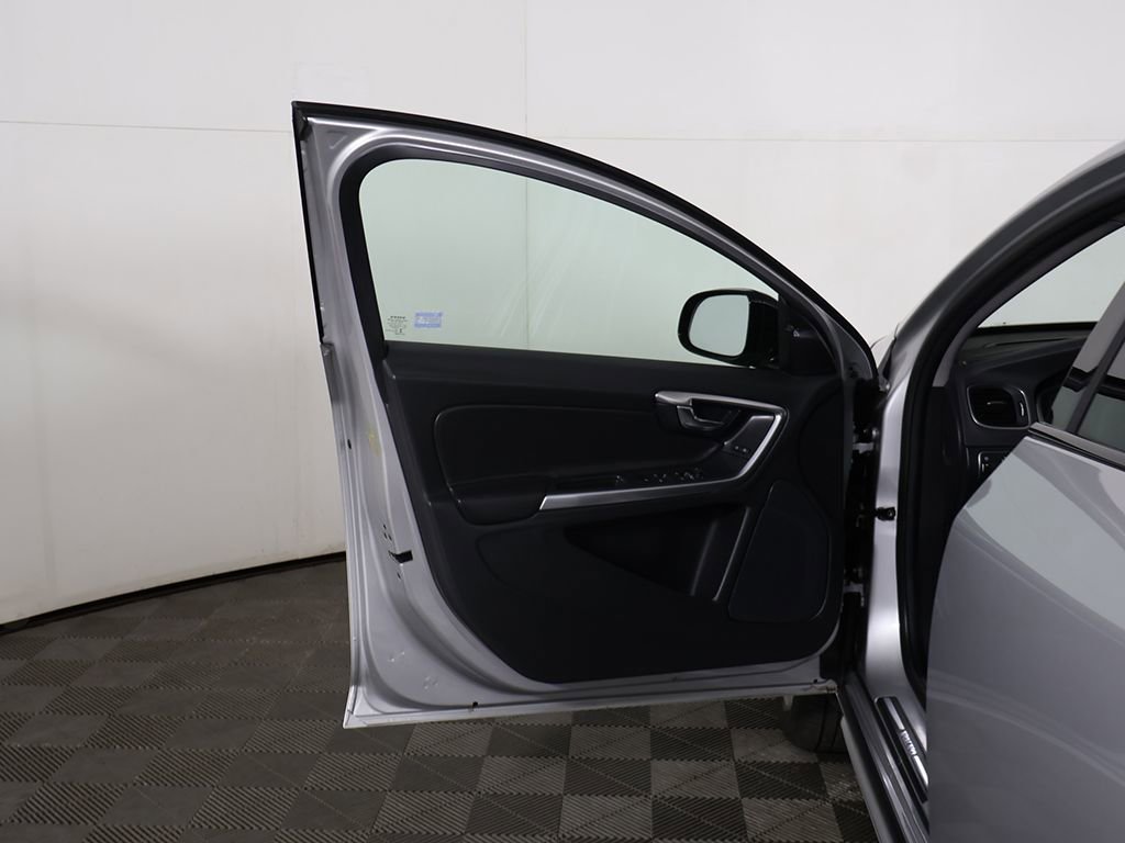 Used 2018 Volvo V60 T5 Cross Country w/ Convenience Package image 20