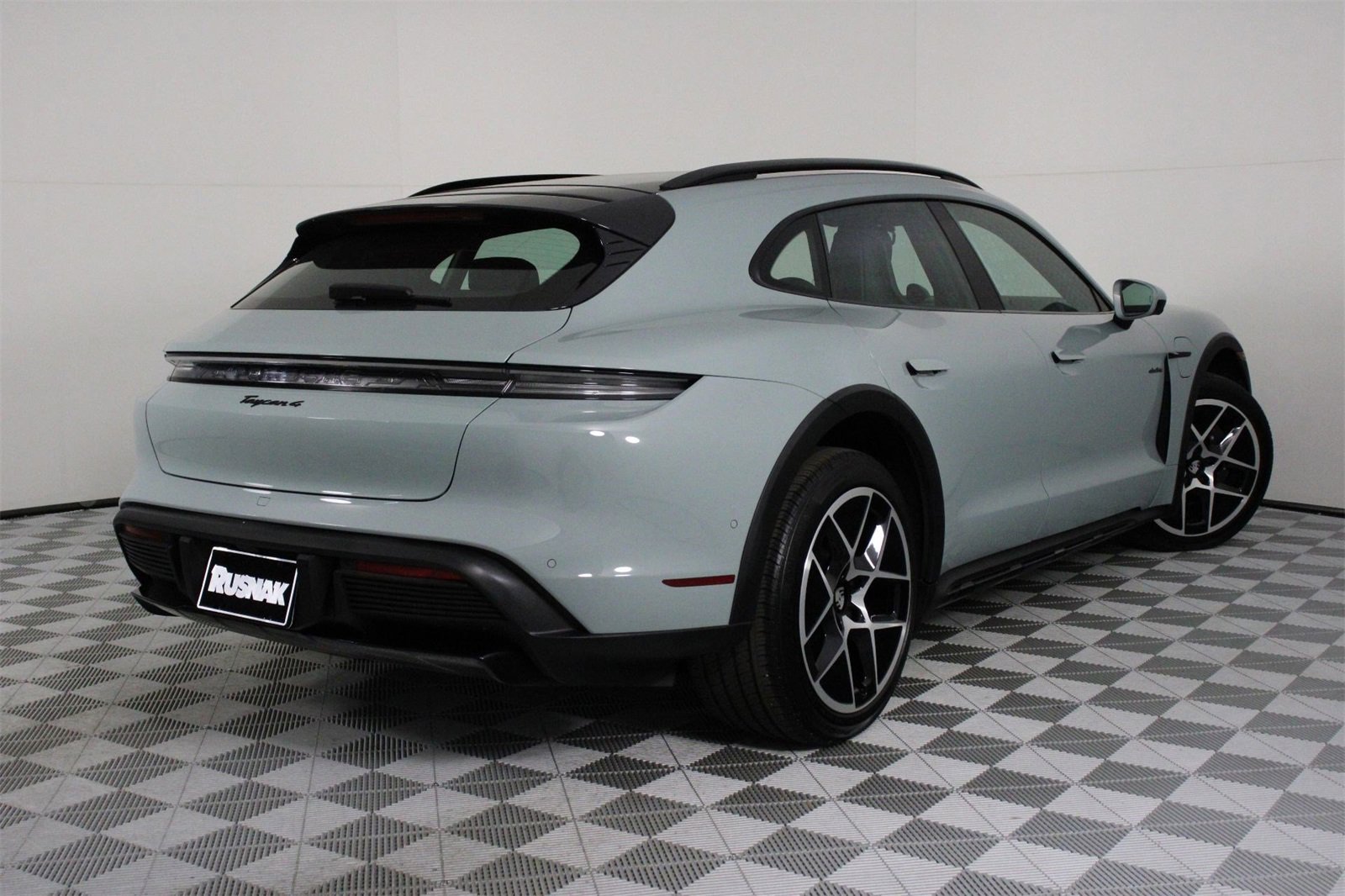 Used 2025 Porsche Taycan 4 Cross Turismo image 7