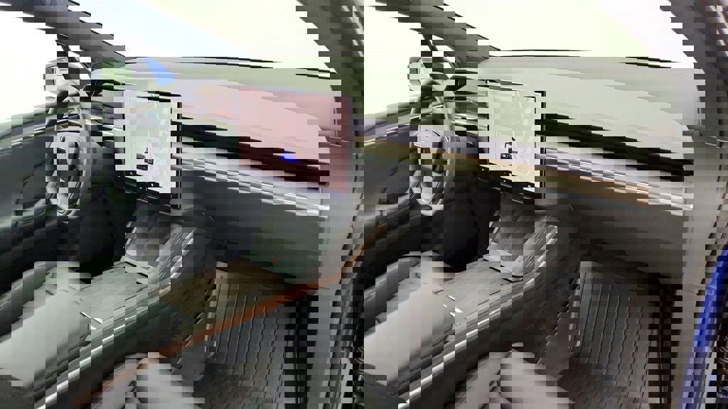 Used 2024 Tesla Model X image 31