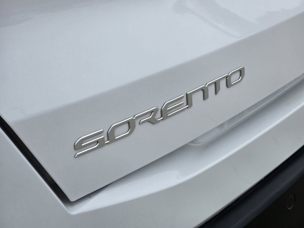Certified 2025 Kia Sorento S FWD image 16