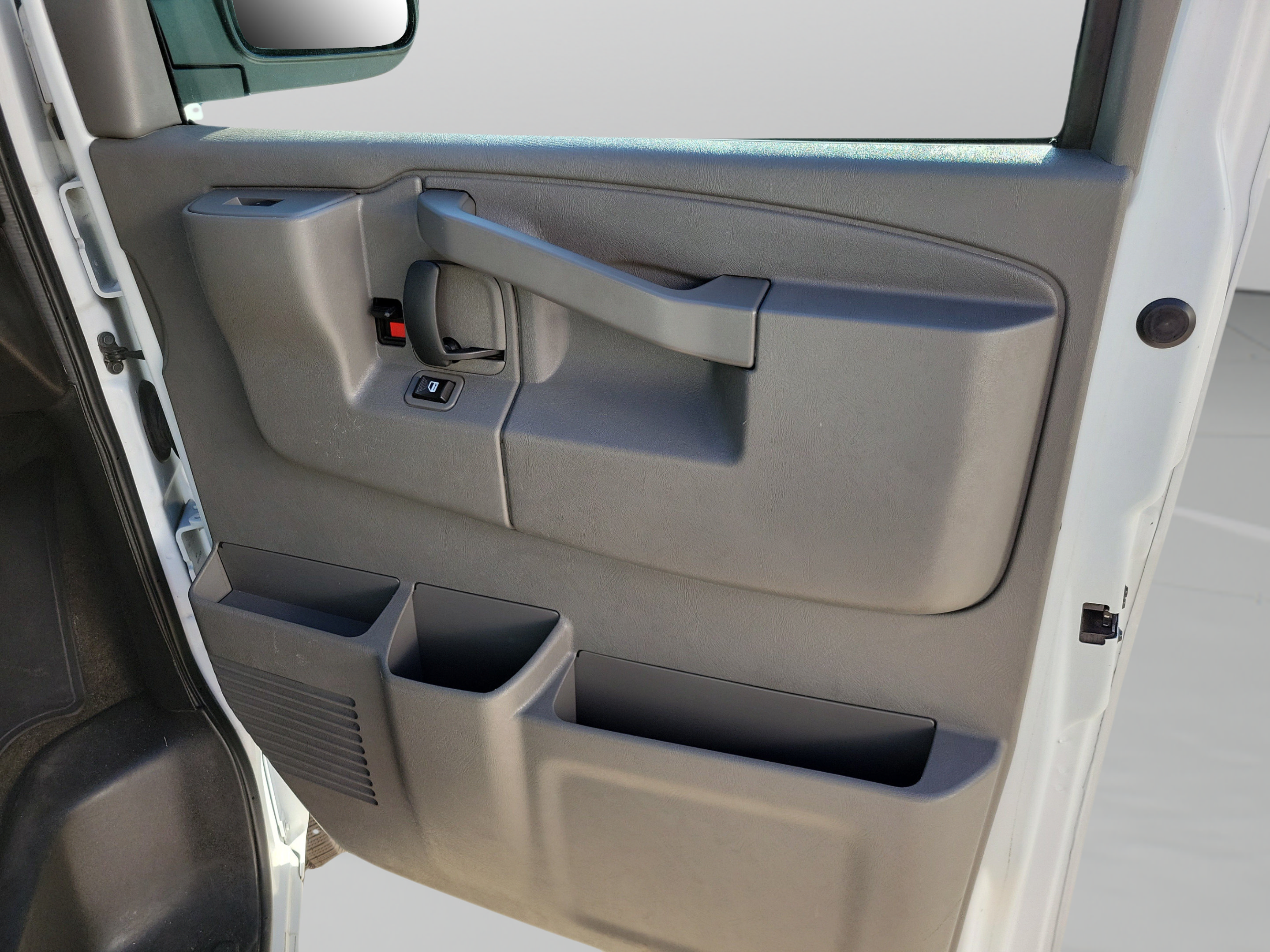 Used 2018 Chevrolet Express 3500 LT w/ LT Preferred Equipment Group RWD image 24
