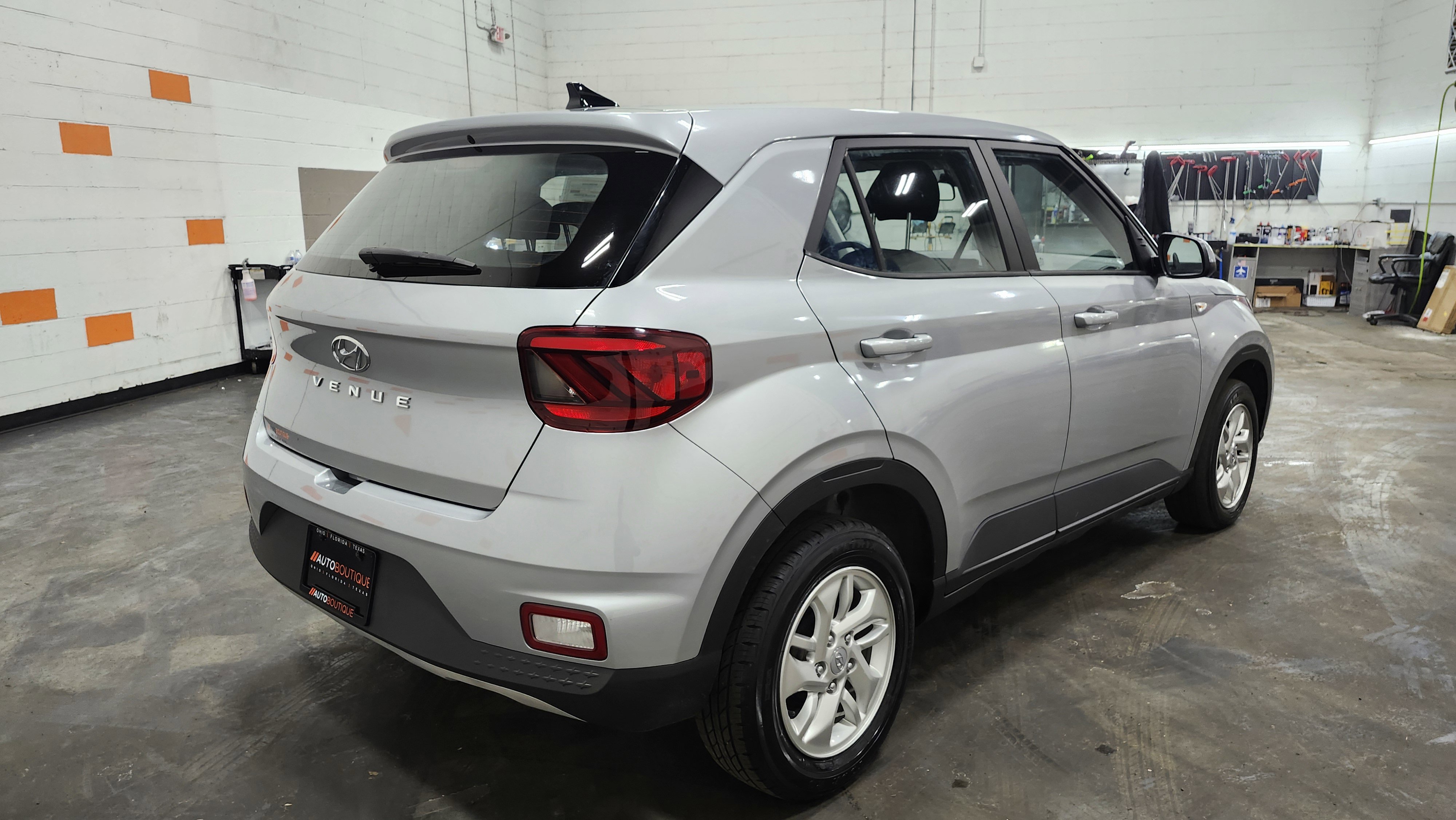 Used 2021 Hyundai Venue SE image 15