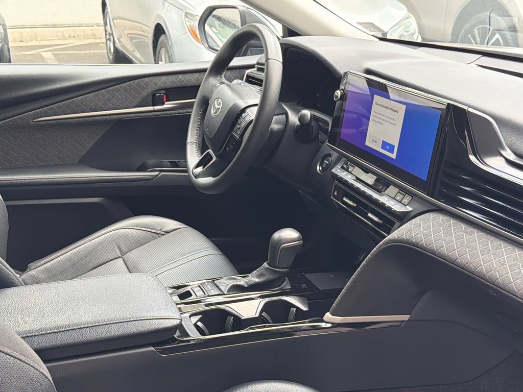 Used 2025 Toyota Camry XLE AWD/4WD image 11